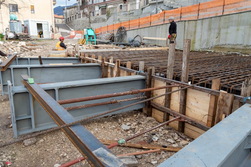 意大利卡普里岛悬空步道花园设计丨Trentinara 市政府-12