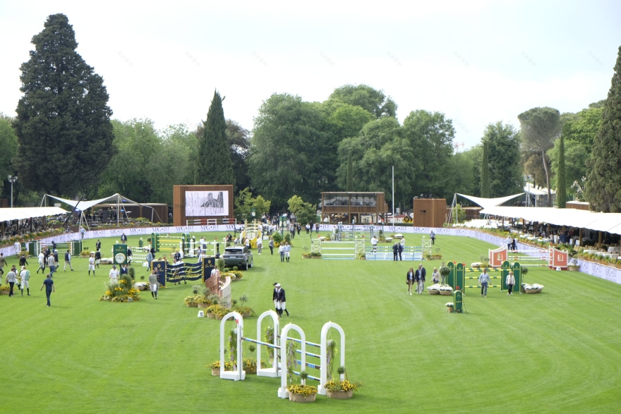 87 度锡耶纳广场马术竞赛-1