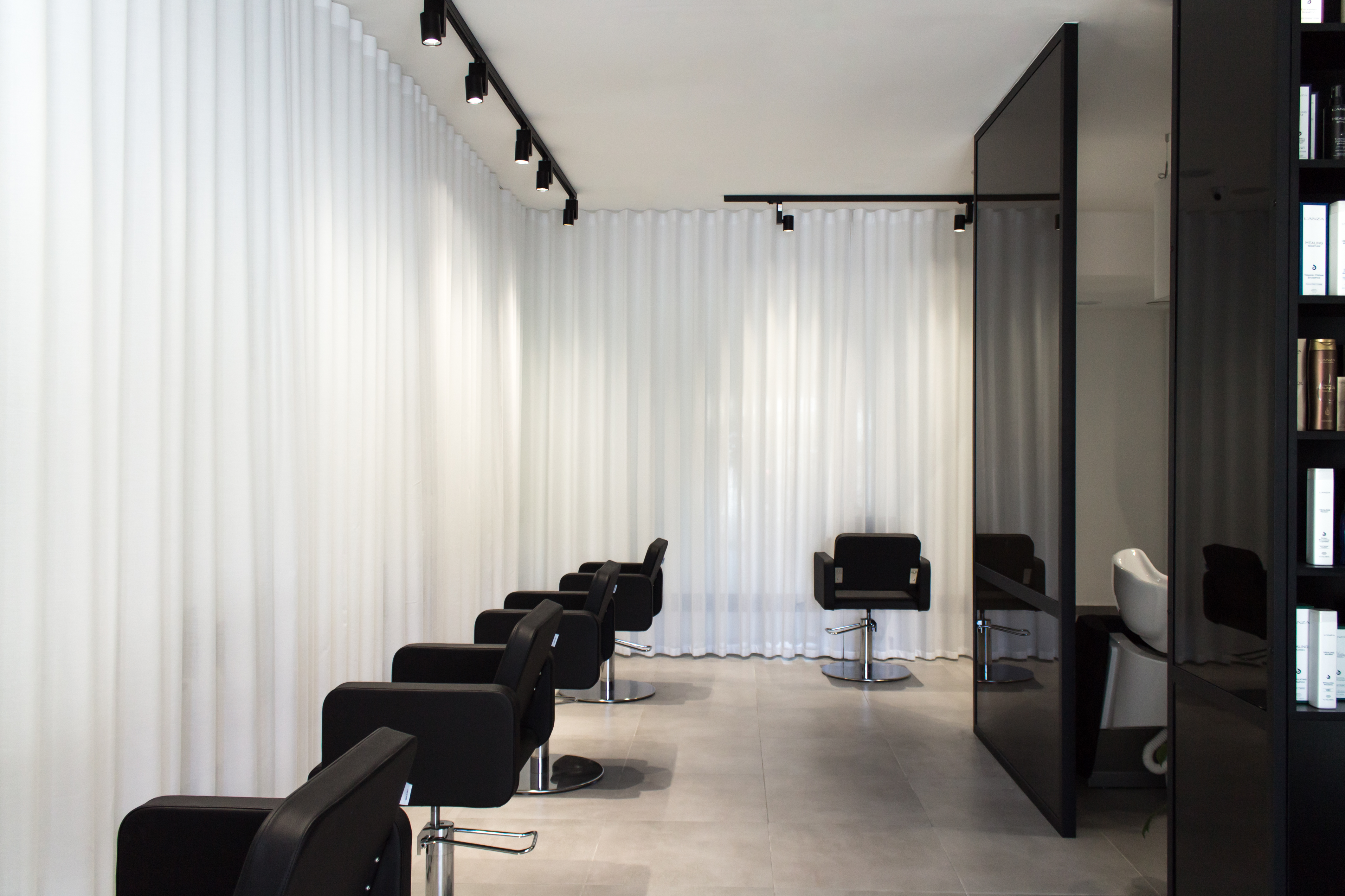 白色幕布后的美丽-0