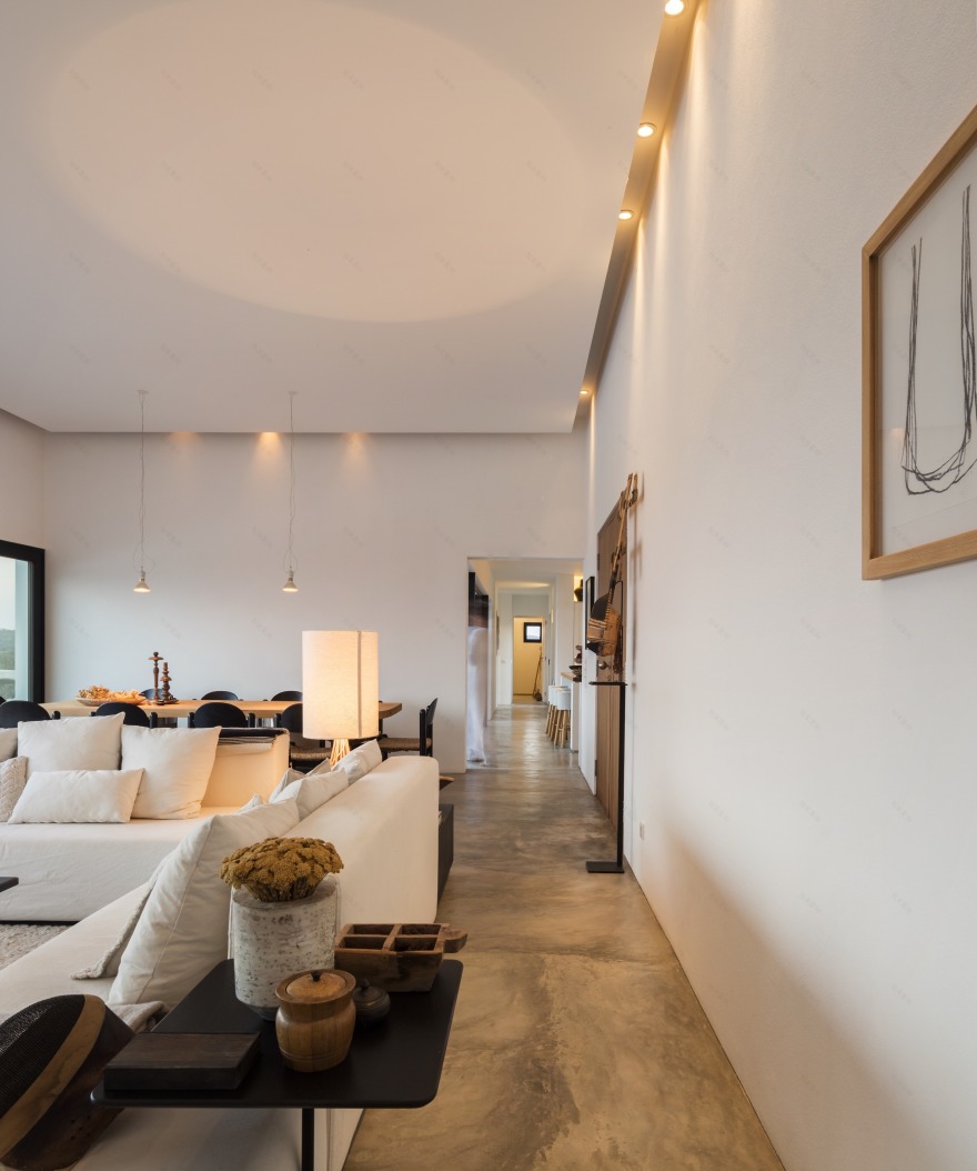 葡萄牙 Grândola 别墅 | 空/满情境创造,多 courtyard 设计-12