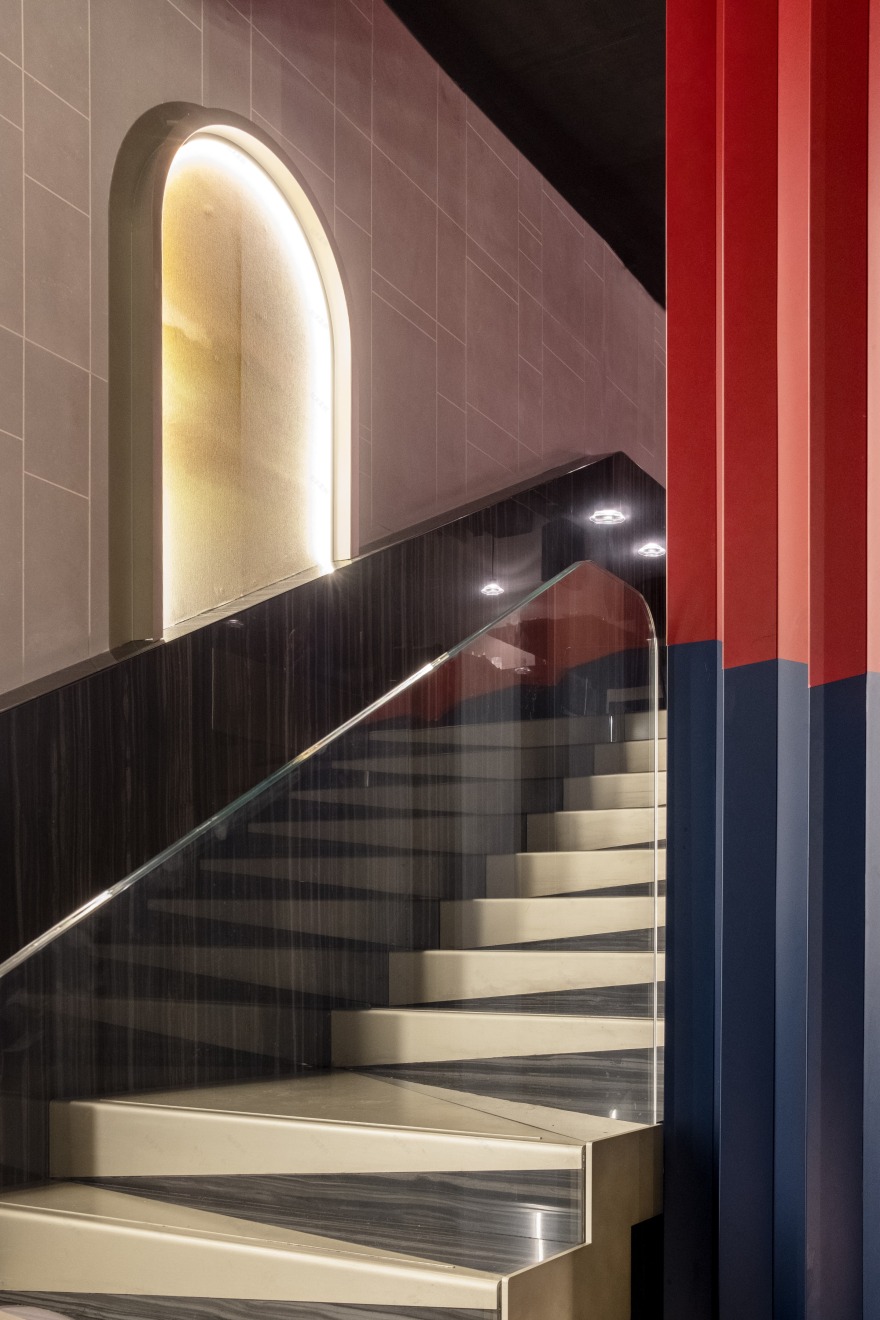 Milan 繁华中心的戏剧性餐厅-2