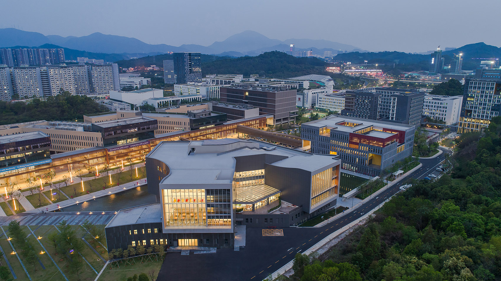 香港中文大学（深圳）图书馆/配合校园的绿地轴线，维系自然坡地的完整性-3