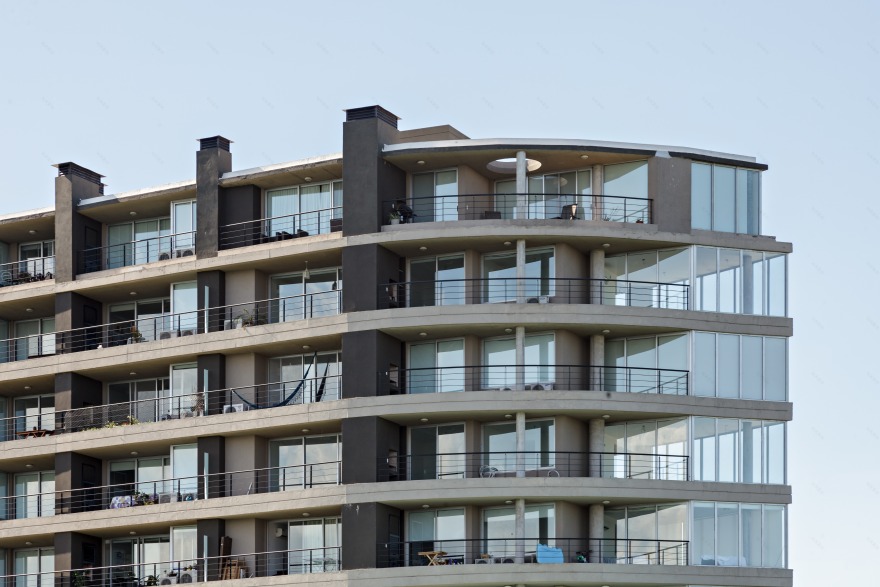 湖畔曲线公寓建筑丨Forcinito Arquitectos-2