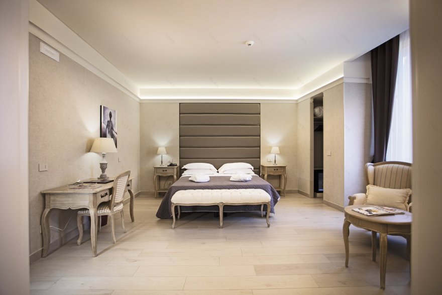 博洛尼亚城市中心,现代与古典交融的 Hotel Cavour 酒店设计-30