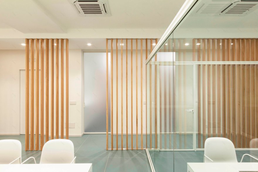 优化空间利用的意大利旅游港口办公室设计-14