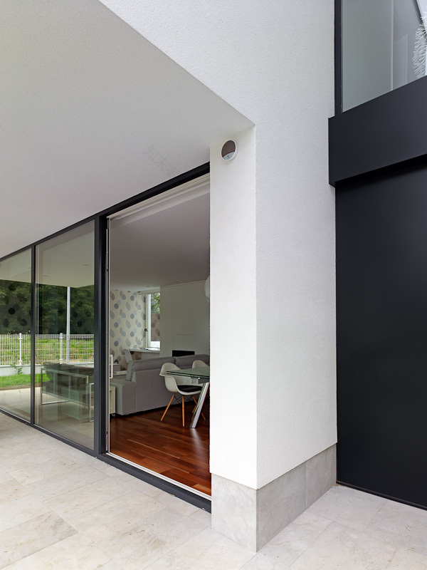 西班牙 Avilés 市简约别墅,诠释现代生活理念-23