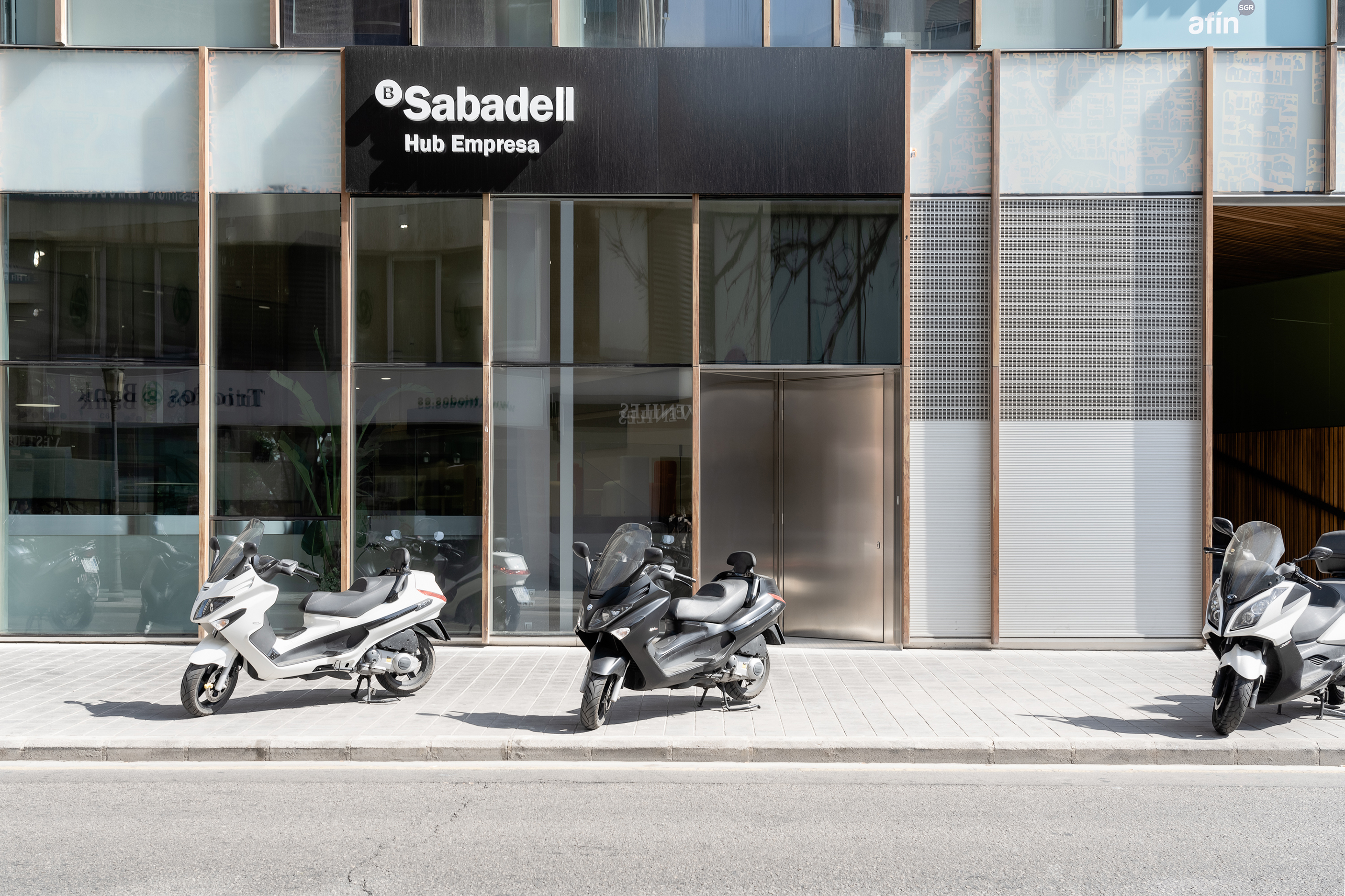 Banc Sabadell Company HUB——现代共享办公空间典范-20