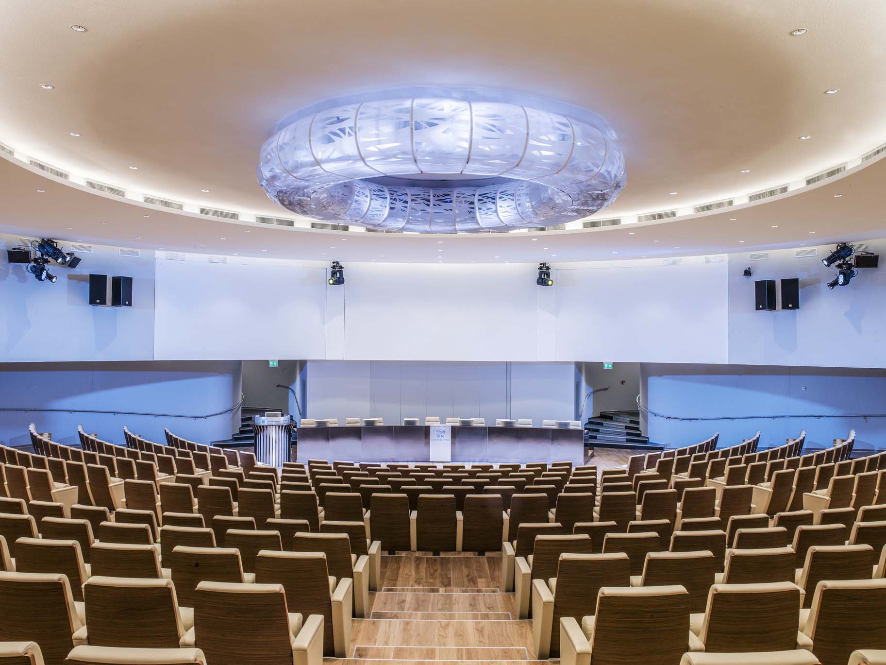 罗马技术大厅翻新 · 现代风格与先进技术的完美融合-15