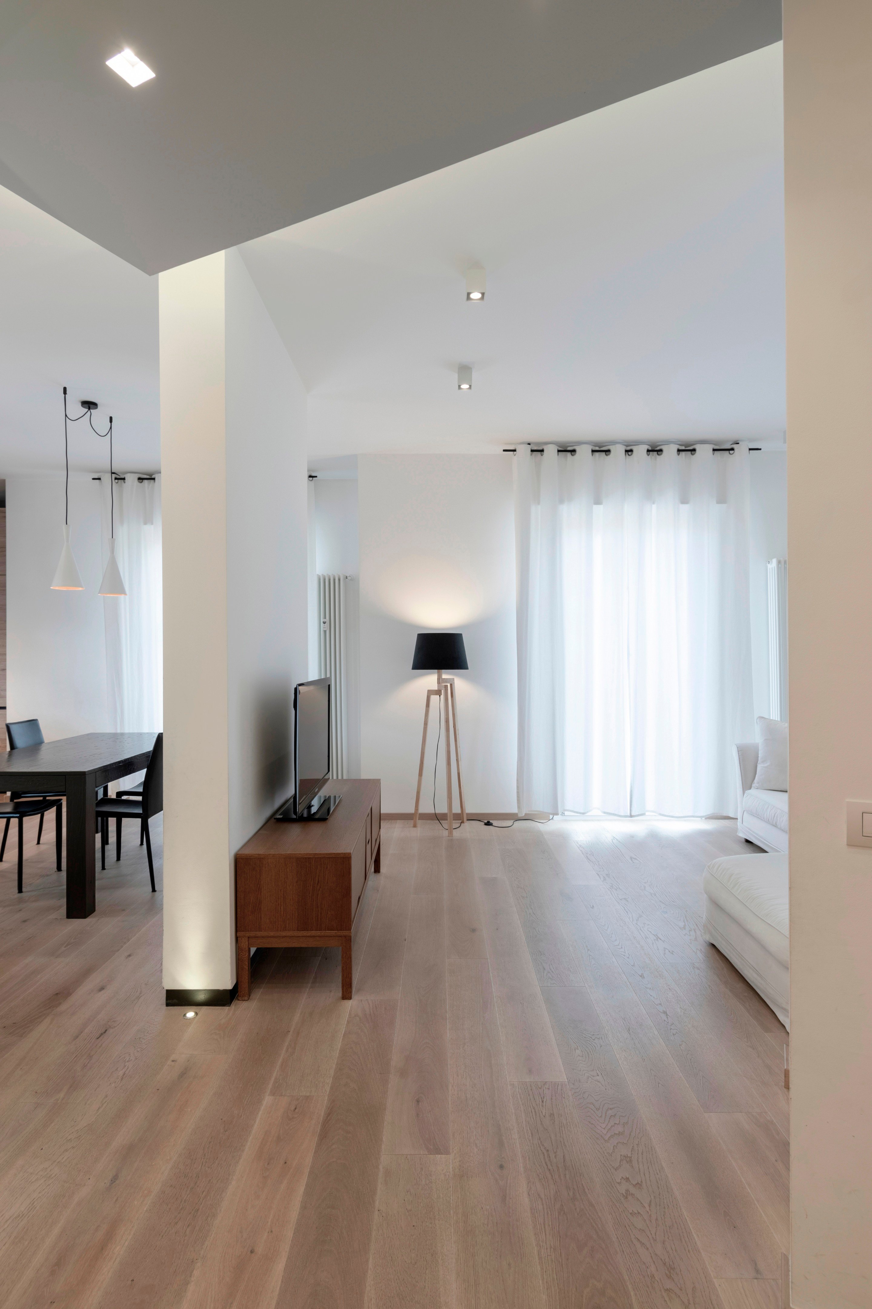 Modena 之家 | 温馨木质 IP 公寓，家庭共享的现代空间-2