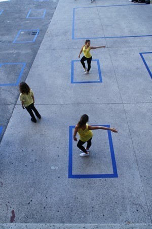 塑胶薄膜包装的临时展览空间-4