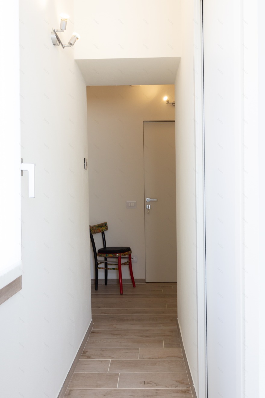 修复古城中心的“金色丰收之家”-11