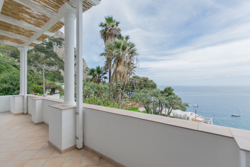 简约暖调的海湾美景丨意大利-31