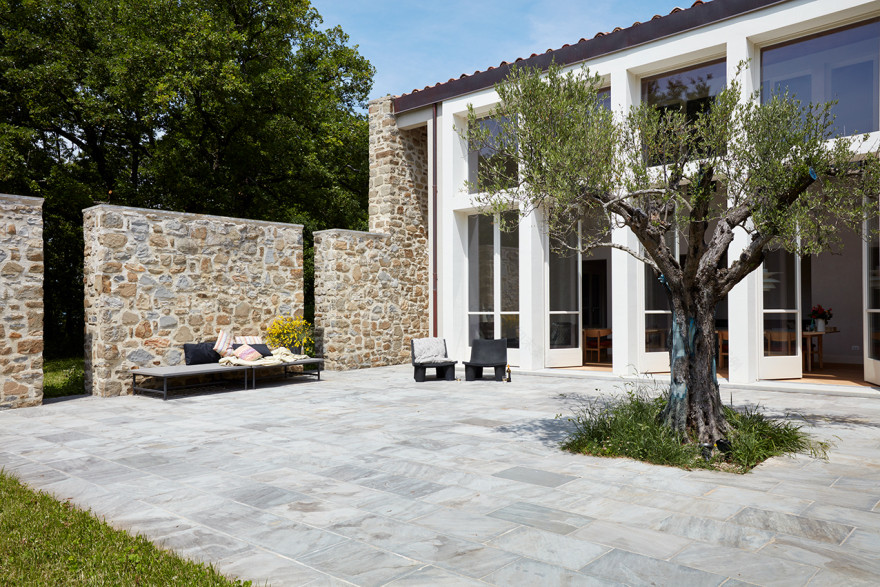 地震废墟中的重生——意大利 Casale Mongibello 别墅设计-2