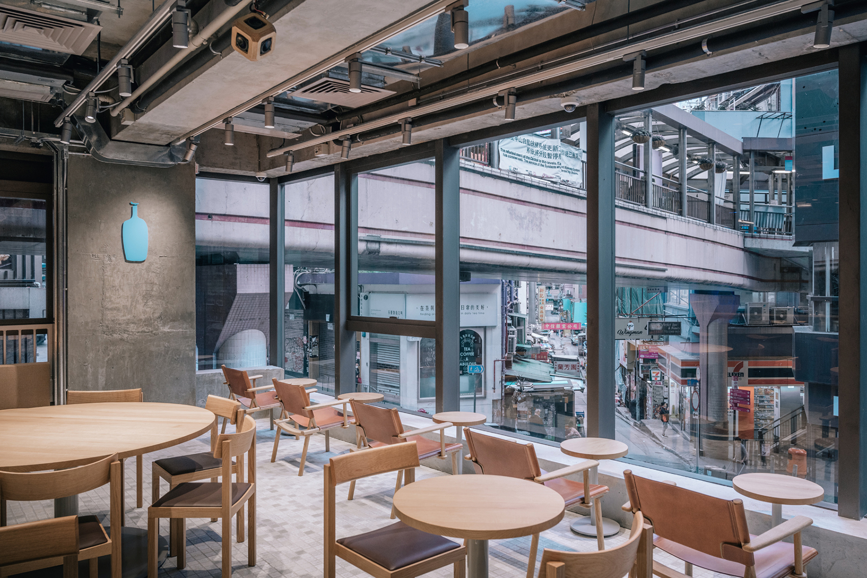 Blue Bottle咖啡馆，香港/瓷砖与混凝土营造出舒适的咖啡空间-27