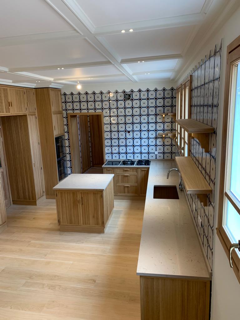 定制橡木奢华厨房，品质与美观的完美结合-3