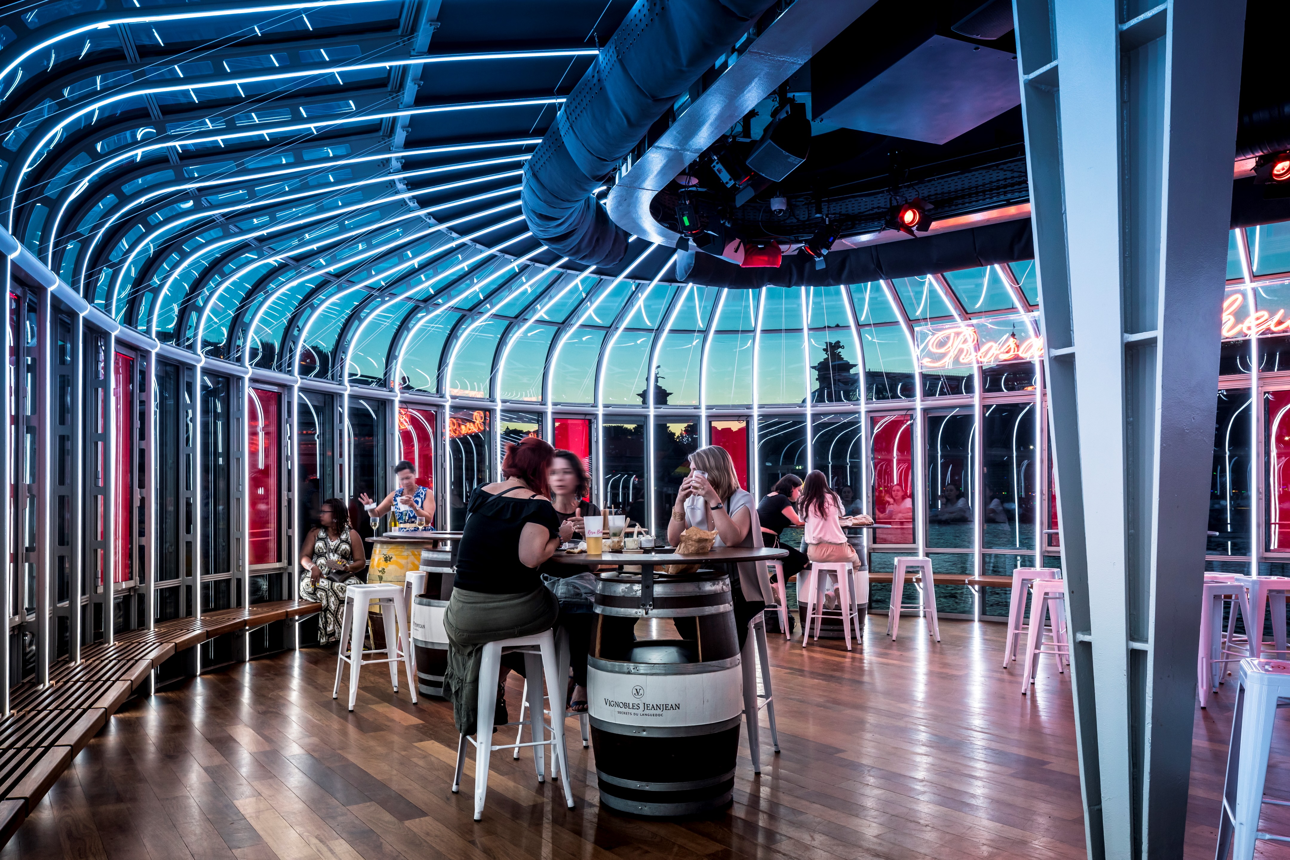 罗莎·博纳尔在塞纳河上-5