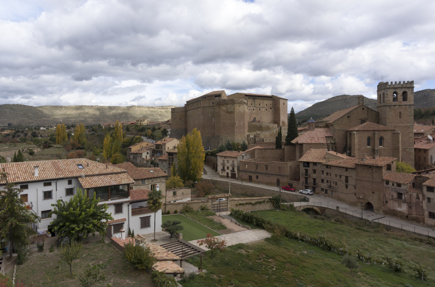 西班牙现代乡村别墅,城堡与果园之间的诗意栖居-2