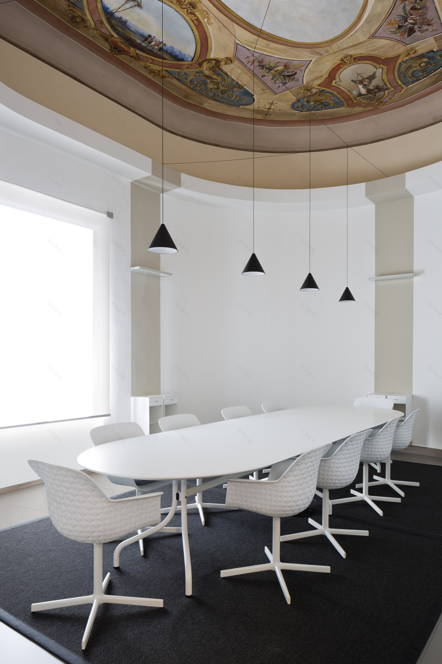 佛罗伦萨历史建筑中的现代法律办公空间-0