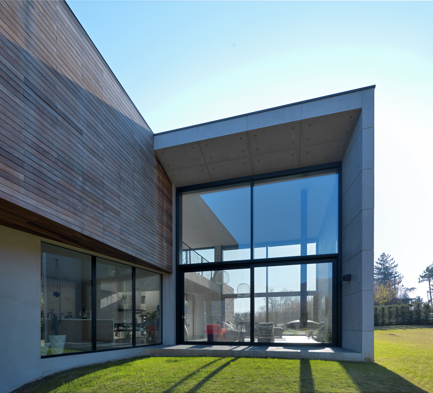 悬浮森林中的透明别墅-13