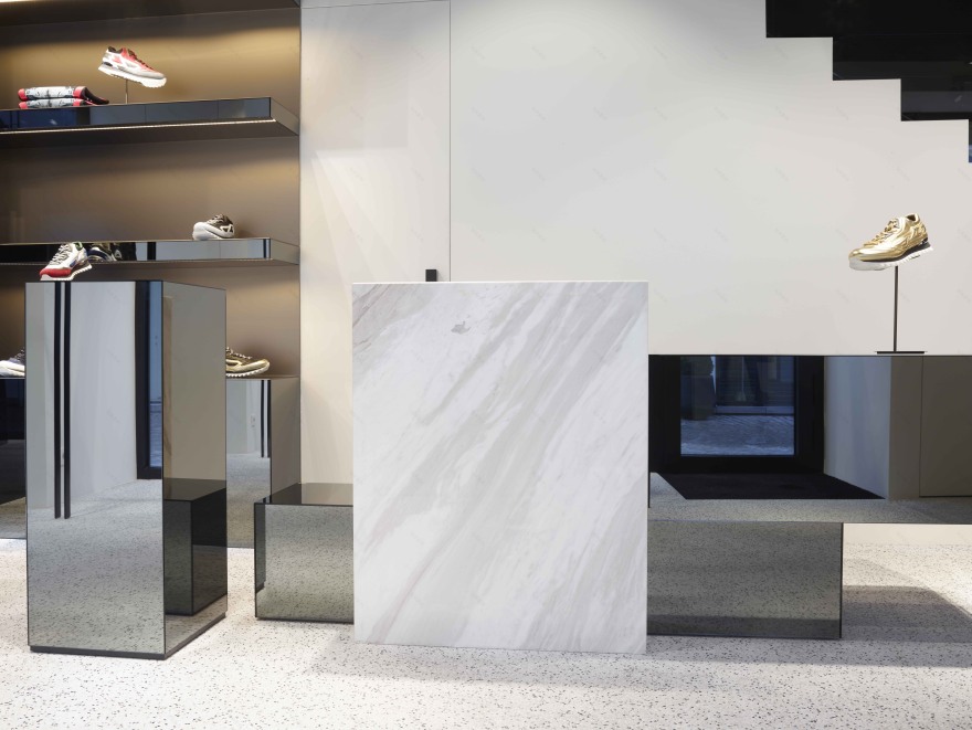 比利时安特卫普「Piuarch」服装店设计,诠释简约奢华风-5