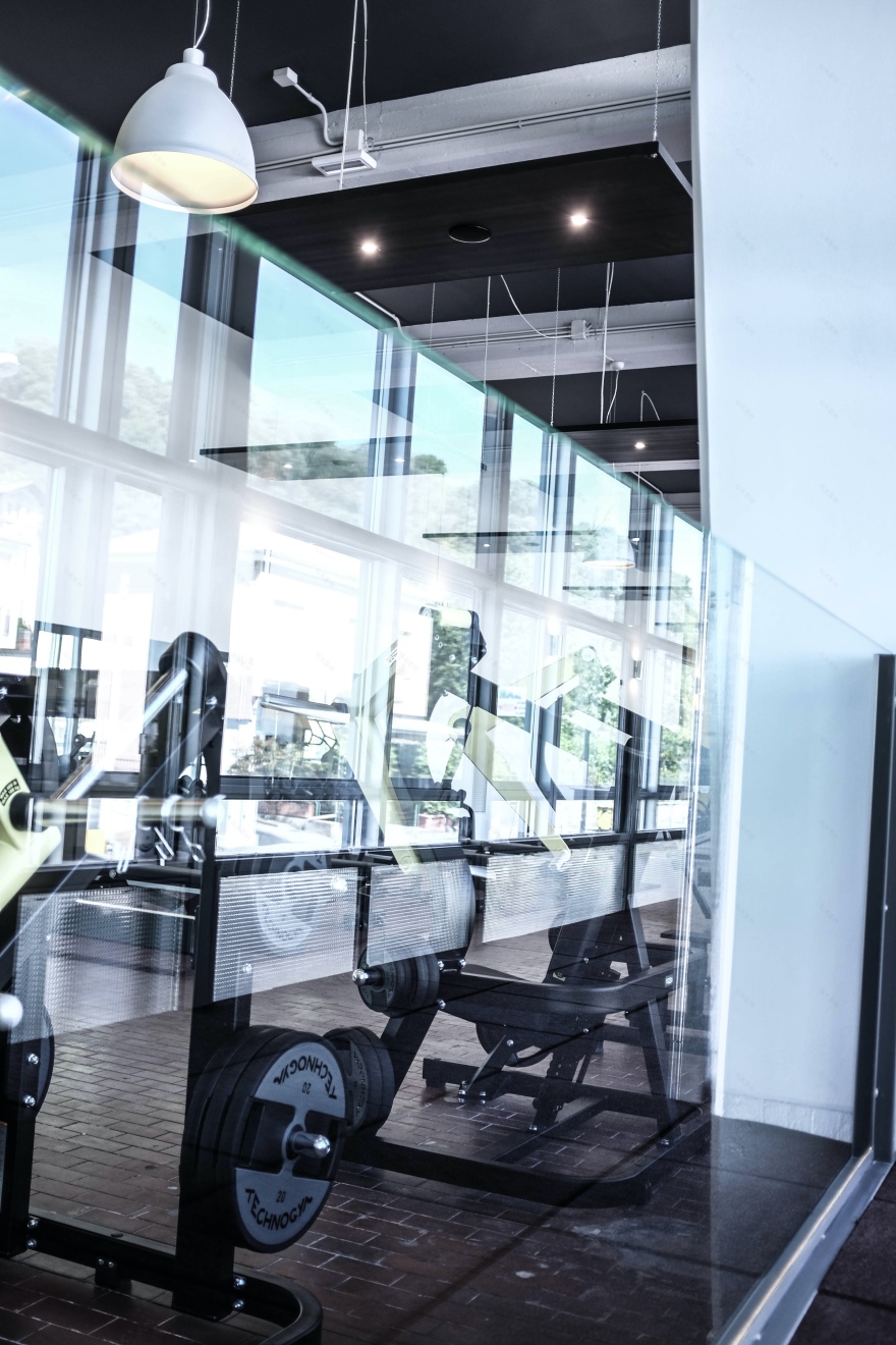 Olivetti 旧厂房改造,工业风 Spa、健身房和餐厅焕发新生-4