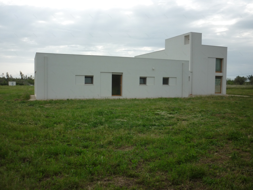 简约农舍 | 农具储藏与生活空间的完美融合-5