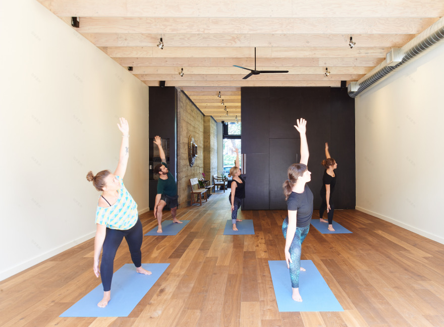 历史建筑中的现代瑜伽空间-7
