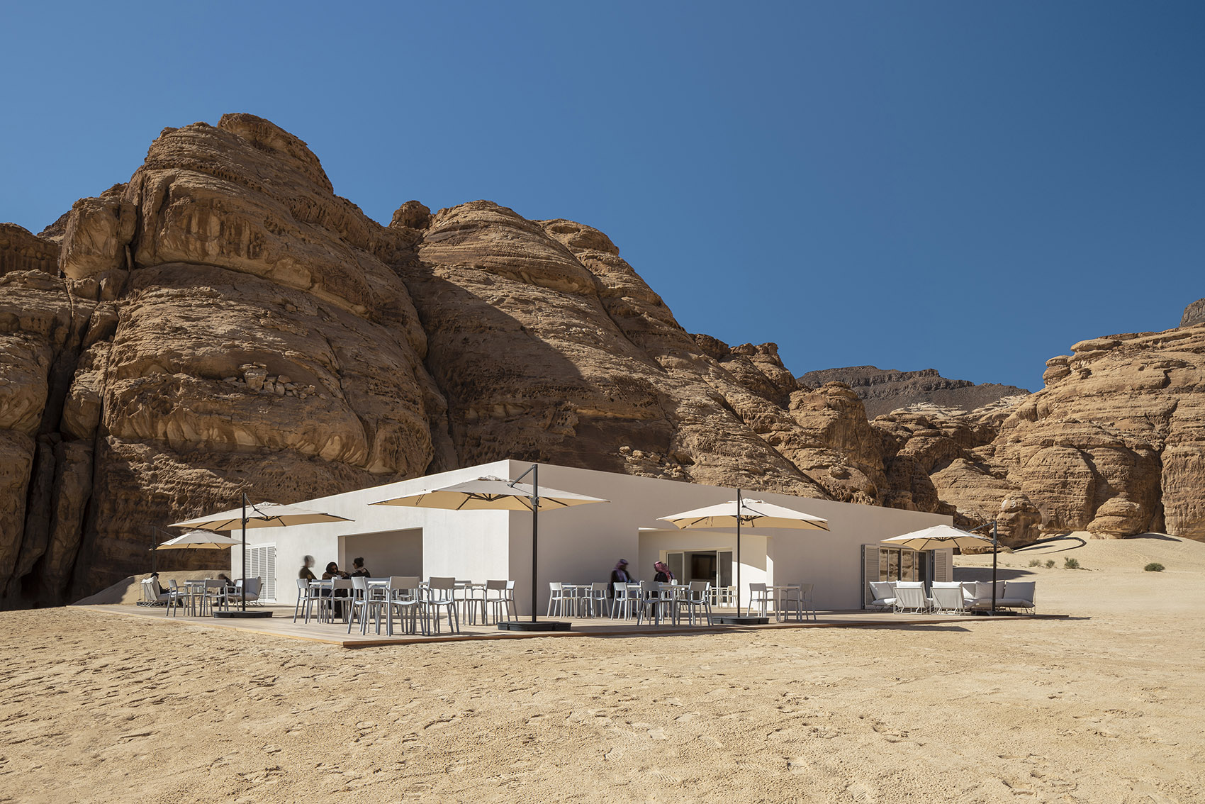 Desert X AlUla游客中心，沙特阿拉伯/无垠沙漠中的庇护所-40