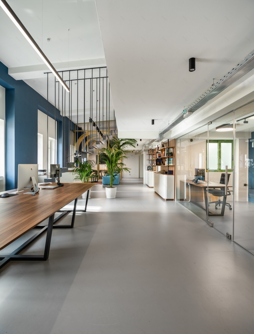 金色双层办公空间,展现灵动与协作之美-14