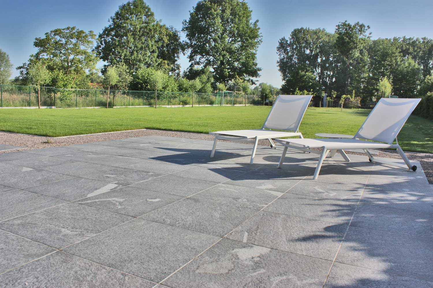 布鲁塞尔私人别墅 | 户外庭院的创新设计-7