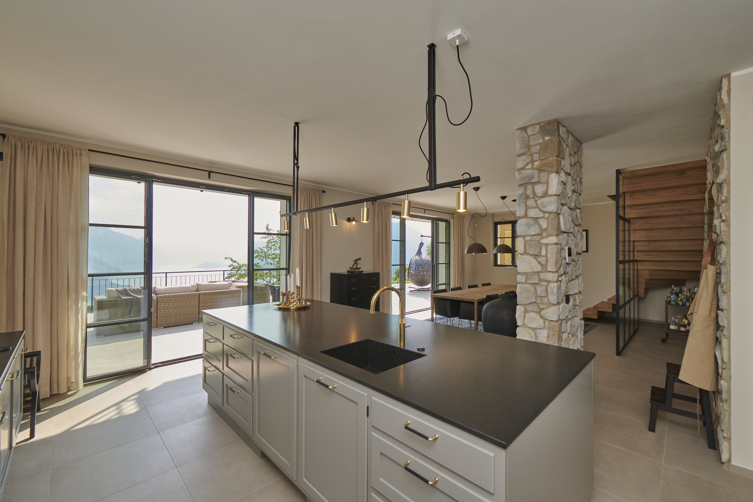 湖畔别墅温暖照明设计丨Camilla Merlini-14