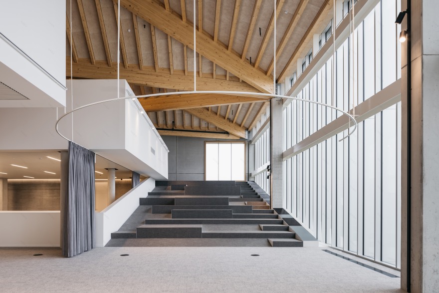 折纸造型,自然光照亮 Campus West 办公空间-7