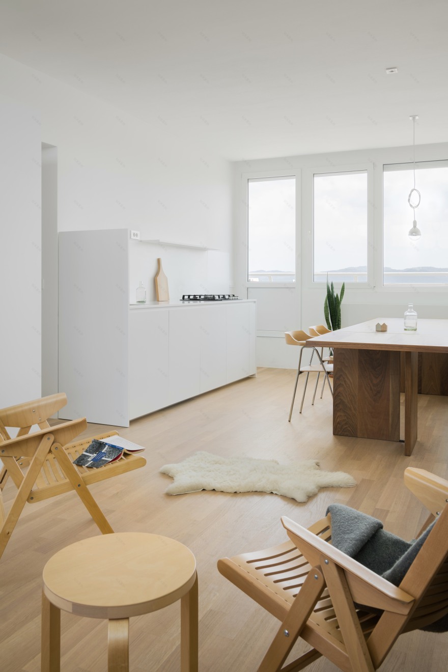 简约之居,城市之上的宁静空间-12