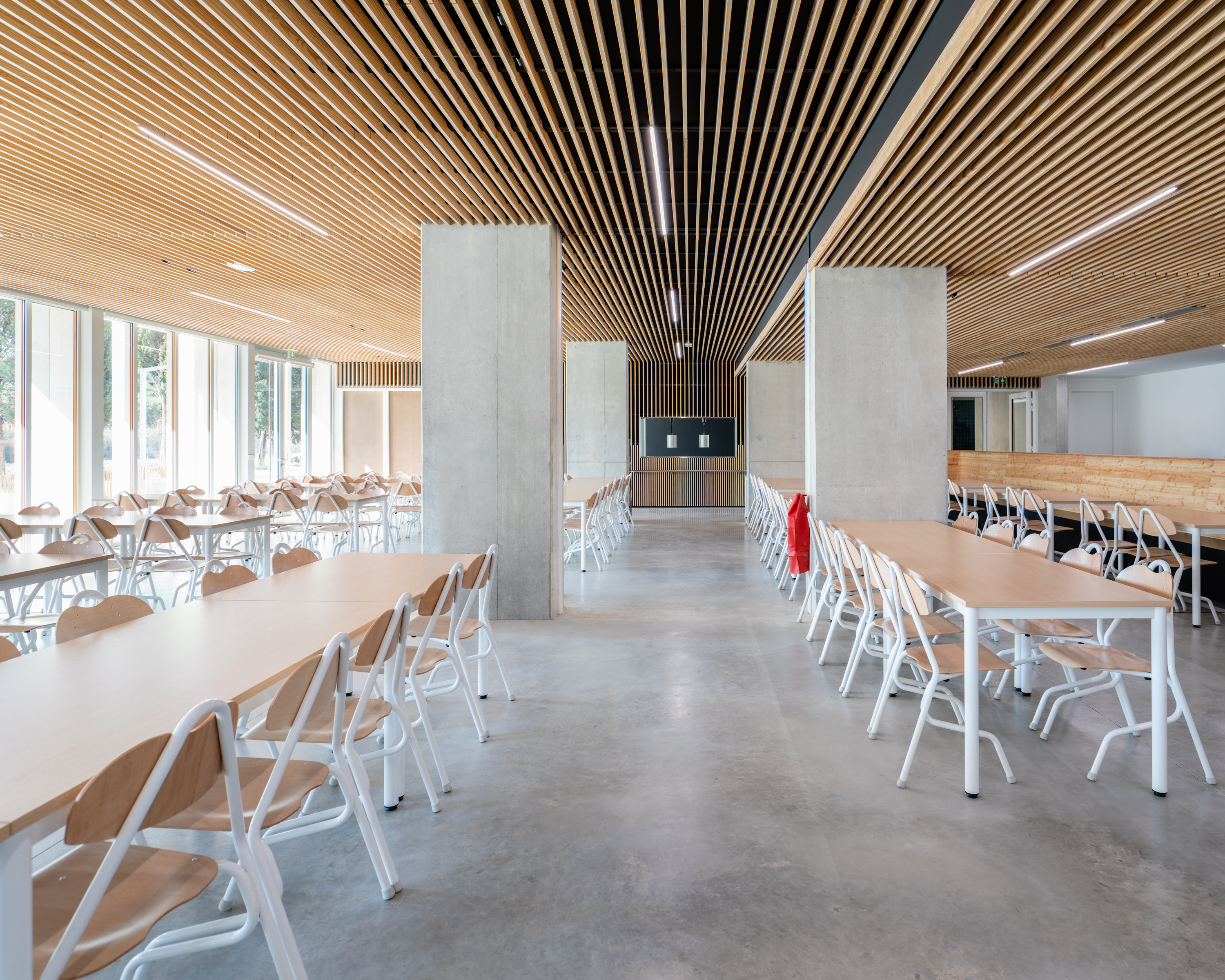 Laudescher’s wood solutions perfect the ethereal and rhythmic architectural composition of the Châteaurenard High School-4