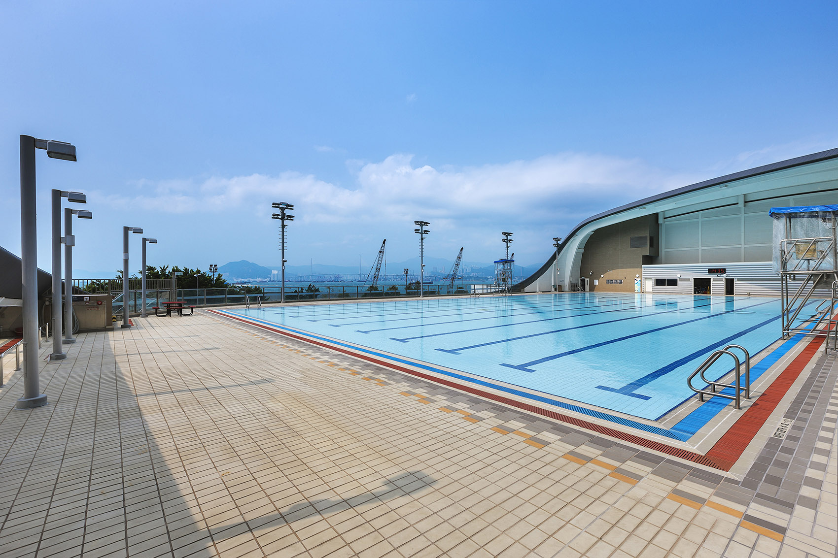 坚尼地城游泳池，香港/香港岛都市中的「太空船」-49