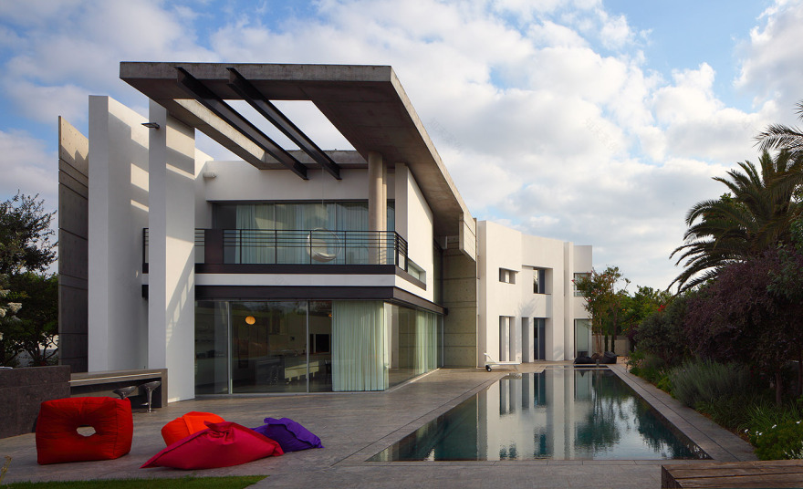 Dunsky Architects 打造的“虾屋”别墅设计,融入地中海景观-1