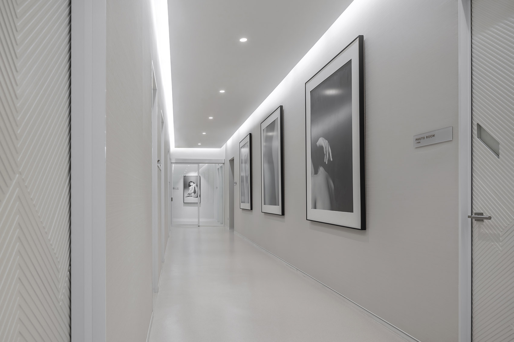 WONJIN医美诊所，曼谷/独特的对称美学，艺术展廊般的医美空间-16