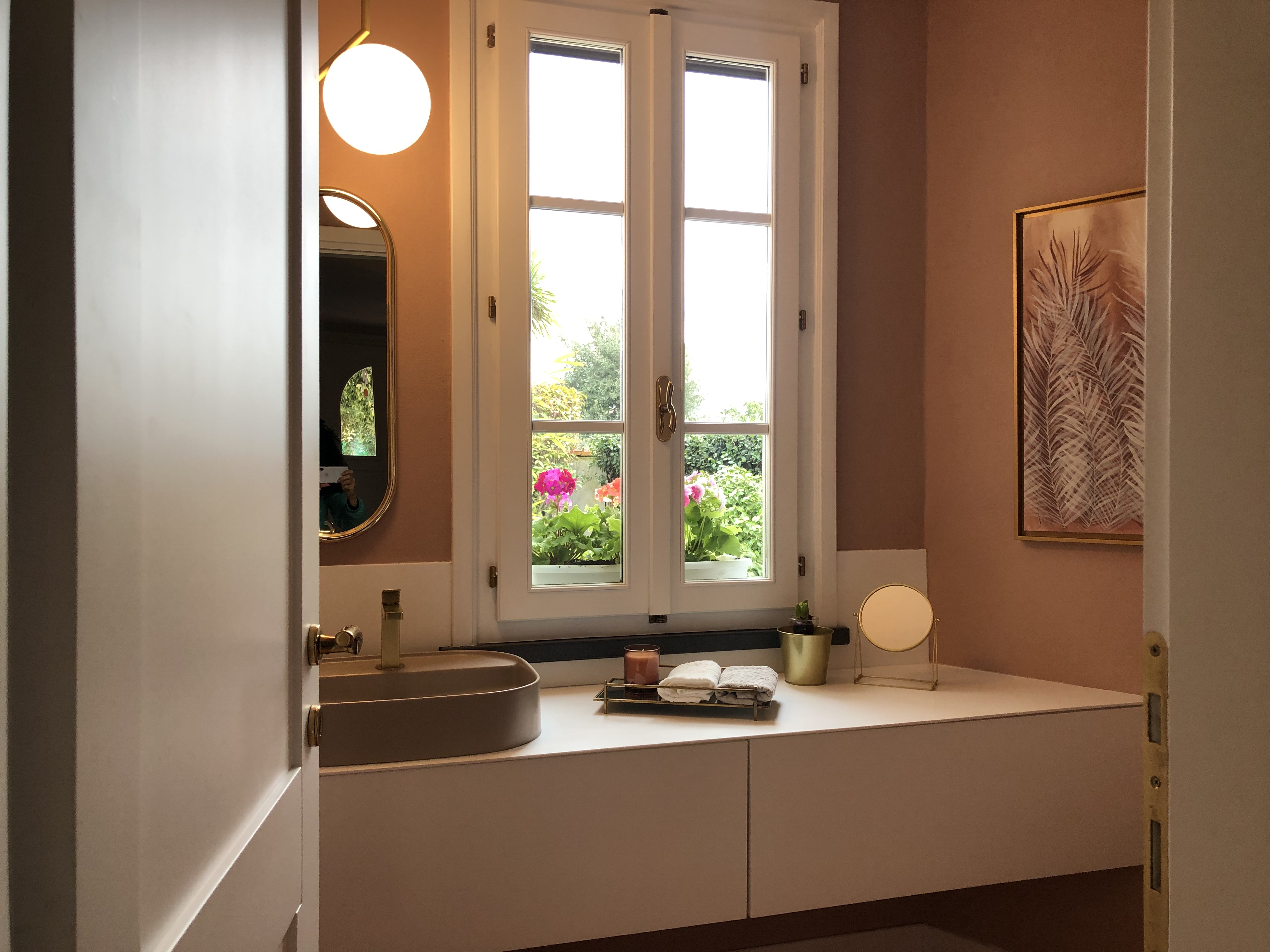 现代别墅底层卫生间翻新,创造女性专属空间-0