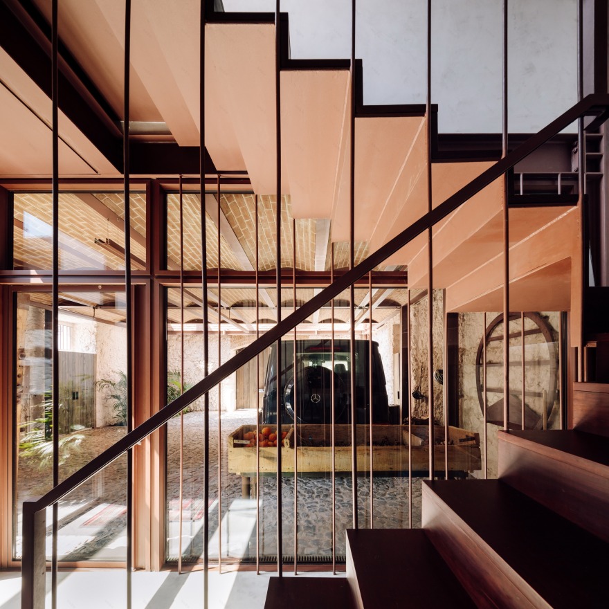 葡萄牙里斯本 Altinho 别墅,融合住宅与仓库特色的现代设计-9