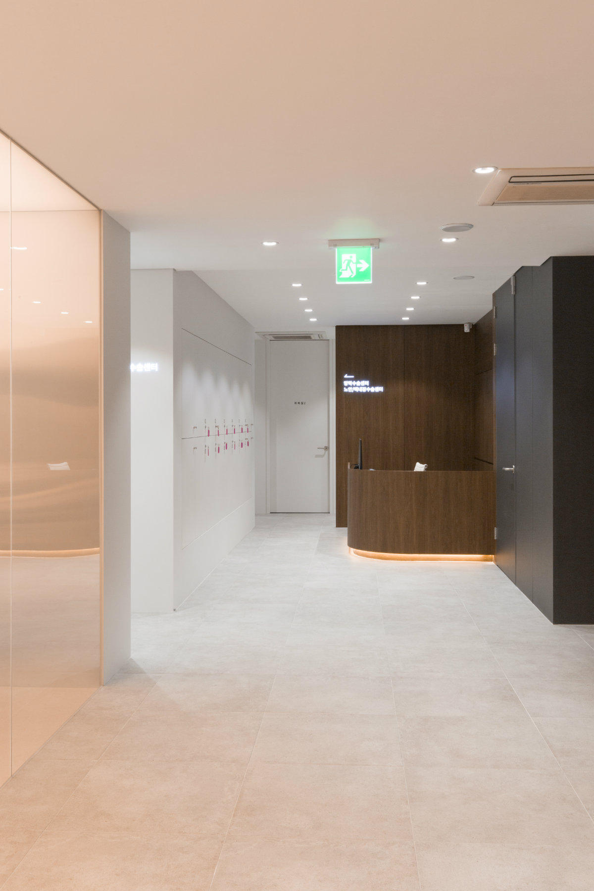 SNU Seoul Eye Clinic by STUDIO UNRAVEL-22