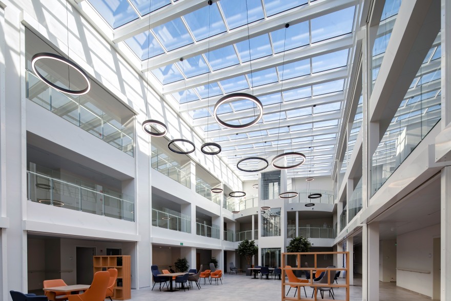 智能调光玻璃为比利时养老院带来全天候自然光-0