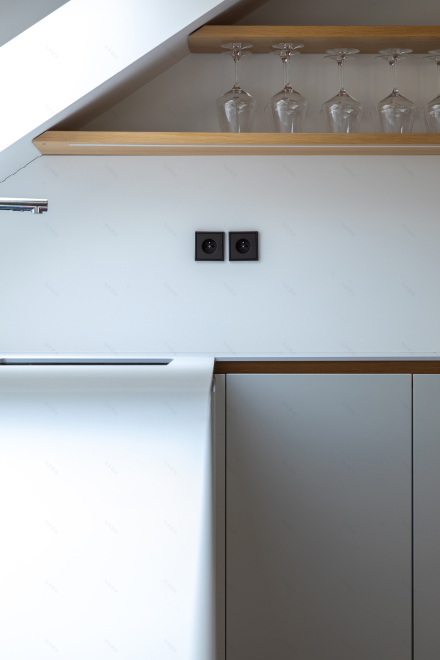 融合历史与现代的捷克公寓翻新设计-17