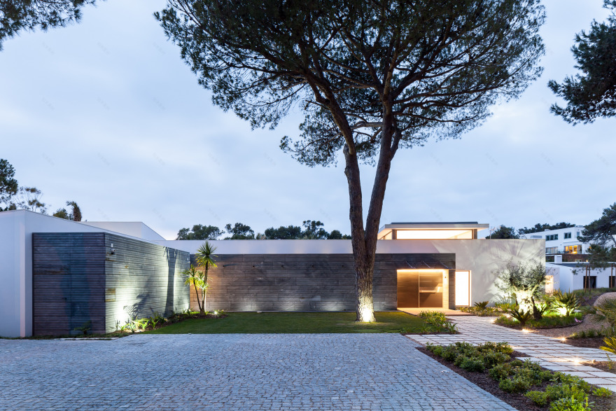 葡萄牙别墅和谐重生,室内外空间完美融合-45