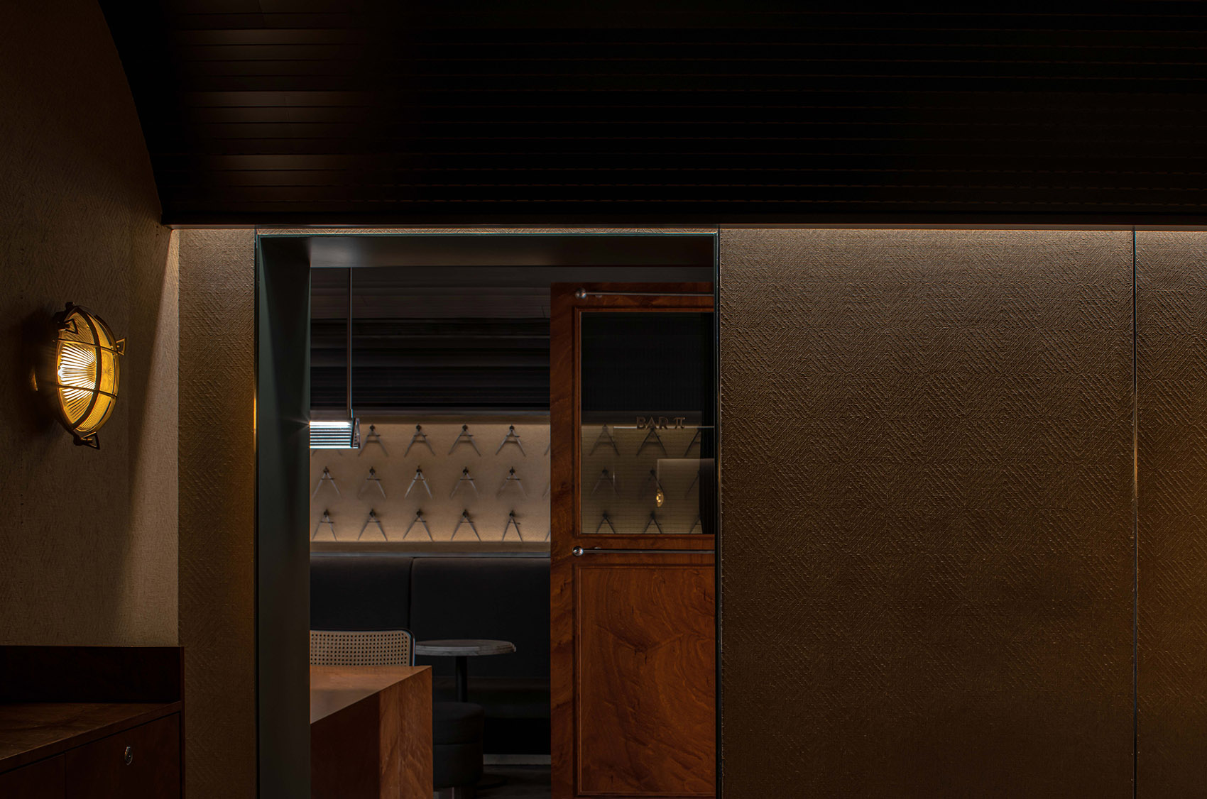 π酒吧，成都/欧式车厢和美式办公室风格的结合-65