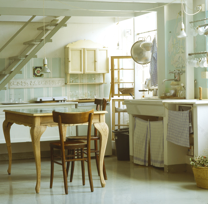 工业风中的时尚展示空间-0