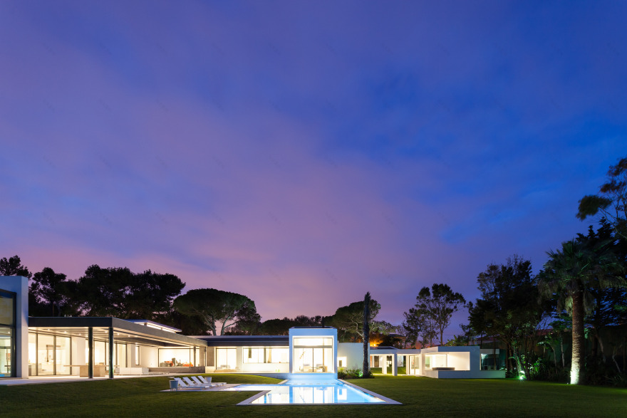 葡萄牙别墅和谐重生,室内外空间完美融合-49