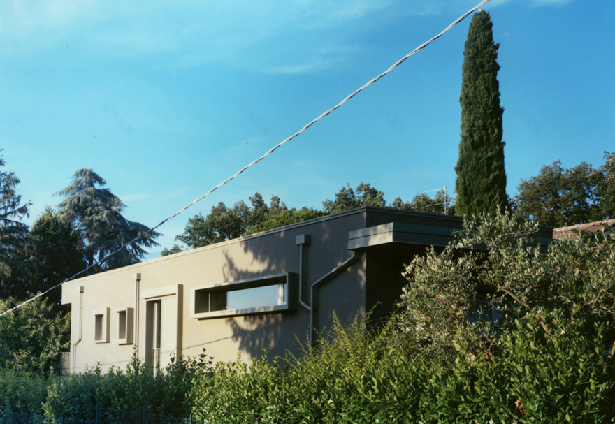 绿意盎然的家庭聚会别墅-0