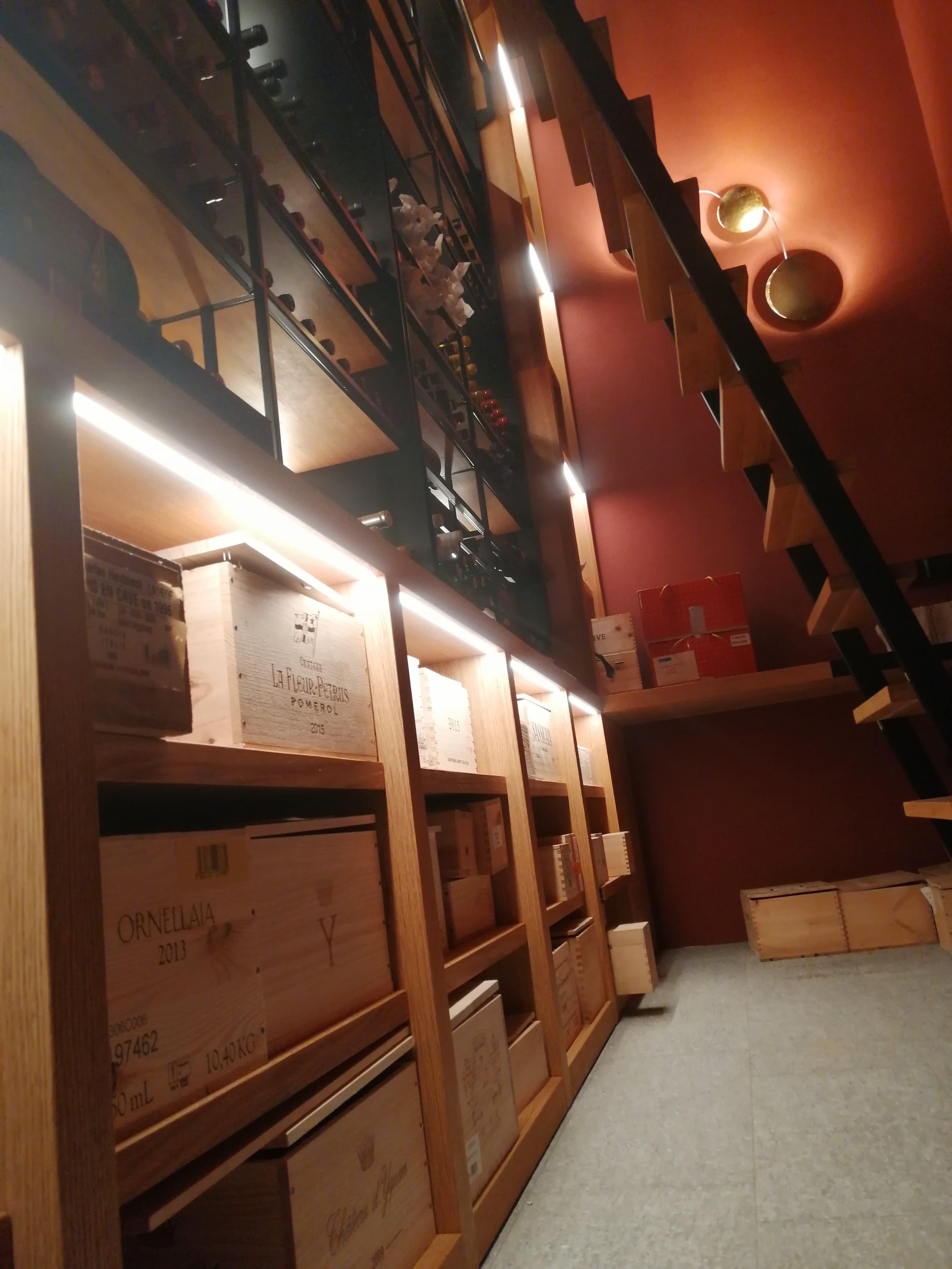 卢加诺葡萄酒库-11