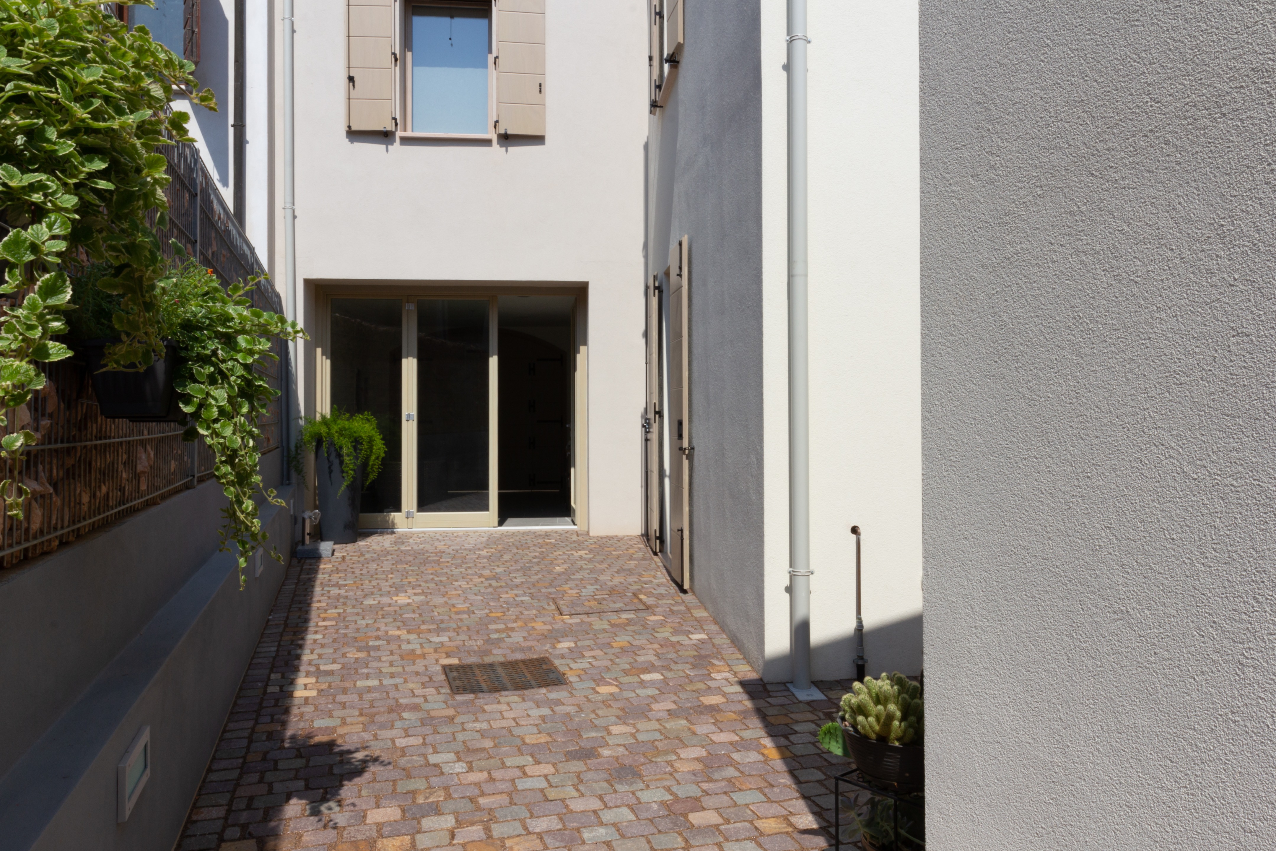 修复古城中心的“金色丰收之家”-15