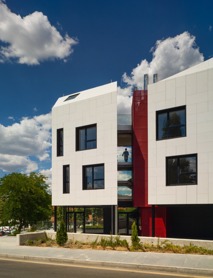 双街交汇处的立体建筑-3